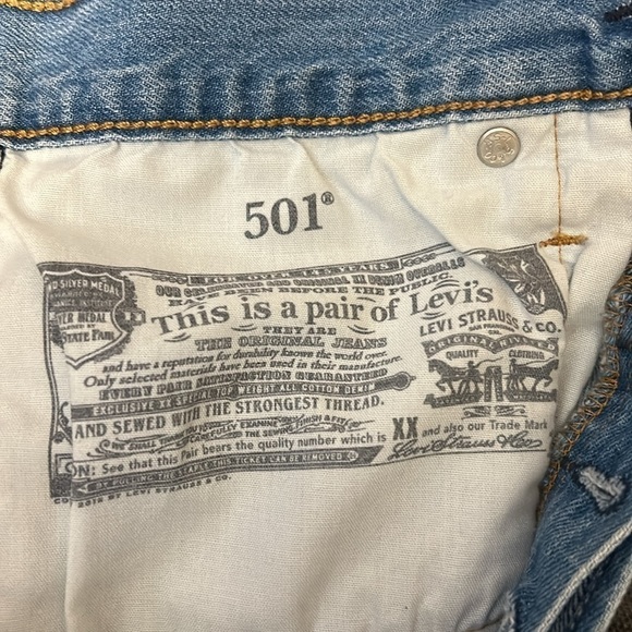 Levi Strauss & Co. Distressed Jean shorts - Picture 7 of 9